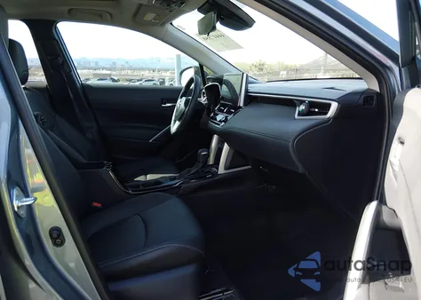 2025 Toyota Corolla Cross Xle z USA, uszkodzony, nr VIN 7MUDAABG7SV135108